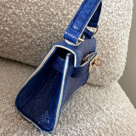 Super cute blue croc mini bag - Picture 2 of 2